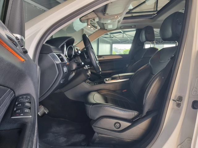 Mercedes-Benz ML 350 Panorama* AMG* Keyless* Distronic* Camera* - автомобили, коли, обяви за нови и употребявани 7