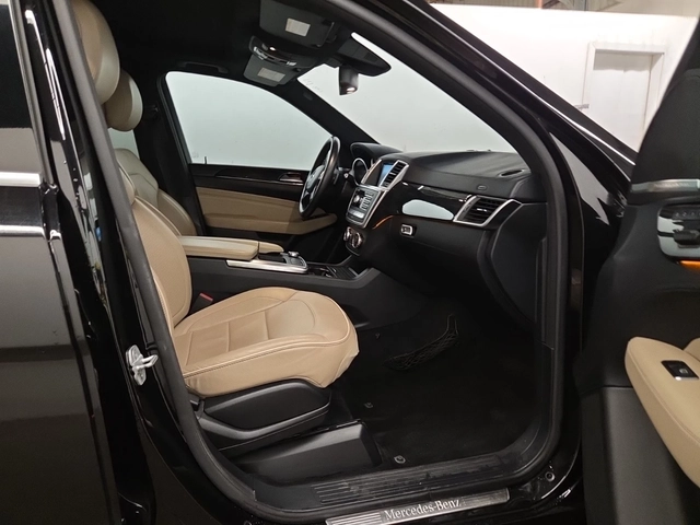 Mercedes-Benz ML 350 AMG * ОБДУХВАНЕ * H&K * КАМЕРА * ПАНОРАМА * CARFAX - автомобили, коли, обяви за нови и употребявани 9