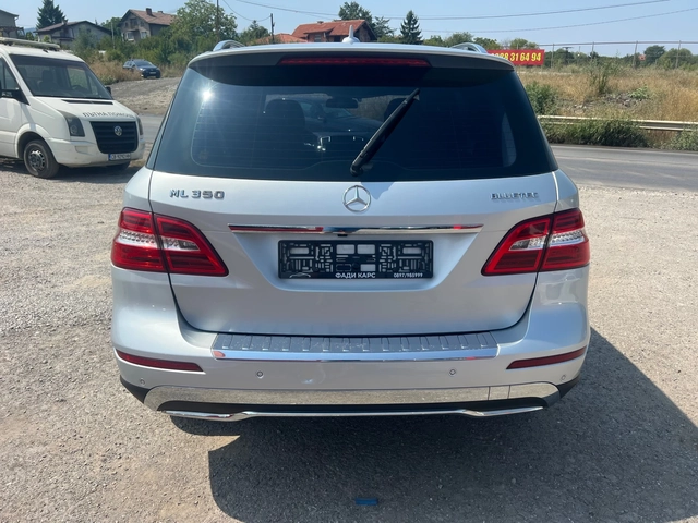 Mercedes-Benz ML 350 Собствен лизинг! 100% ОдобрениеУ - автомобили, коли, обяви за нови и употребявани 5