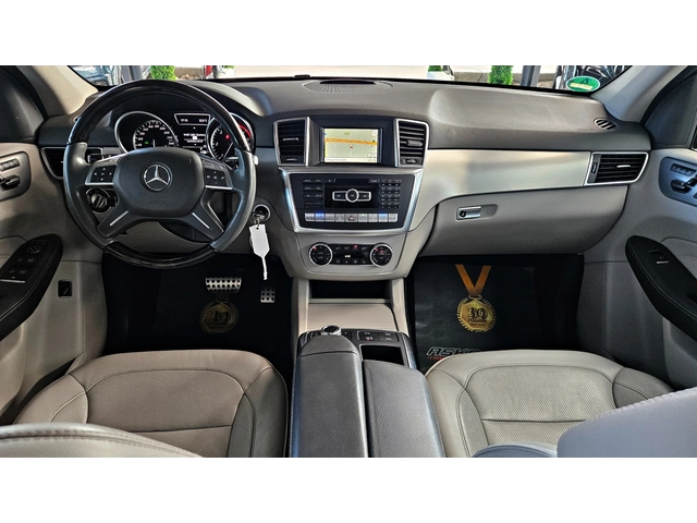 Mercedes-Benz ML 350 ! AMG/GERMANY/AIRMATIC/ПОДГРЕВ/ОБДУХ/МЕМORY/LIZI - автомобили, коли, обяви за нови и употребявани 8