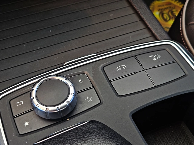 Mercedes-Benz ML 350 AMG/GERMANY/CAMERA/ПОДГРЕВ/АМБИЕНТ/DSR/AUTO H/LIZI - автомобили, коли, обяви за нови и употребявани 11