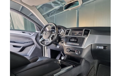 Mercedes-Benz ML 350 Panorama* AMG* Keyless* Distronic* Camera* - автомобили, коли, обяви за нови и употребявани 11