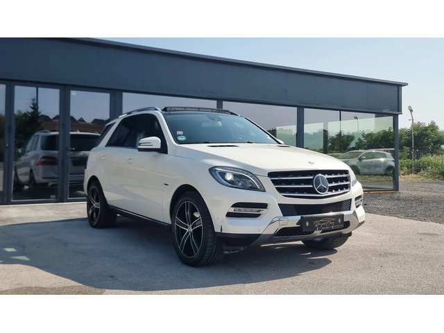 Mercedes-Benz ML 350 Panorama* AMG* Keyless* Distronic* Camera* - автомобили, коли, обяви за нови и употребявани 2