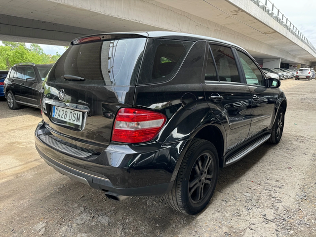 Mercedes-Benz ML 500 5.0i-FULL-на пружини - автомобили, коли, обяви за нови и употребявани 3