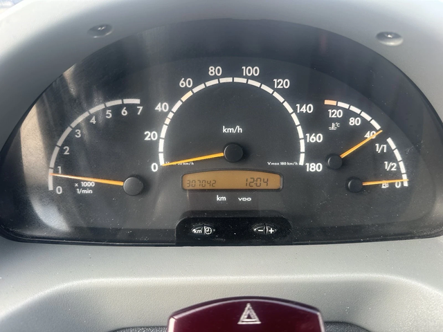 Mercedes-Benz Sprinter 208 - автомобили, коли, обяви за нови и употребявани 12