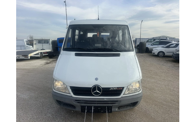 mercedes-benz-sprinter-208 - 2