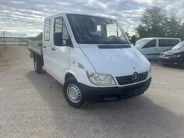 Mercedes-Benz Sprinter 208 - автомобили, коли, обяви за нови и употребявани 1