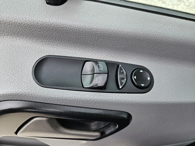 Mercedes-Benz Sprinter 319 4 x 4 - автомобили, коли, обяви за нови и употребявани 11