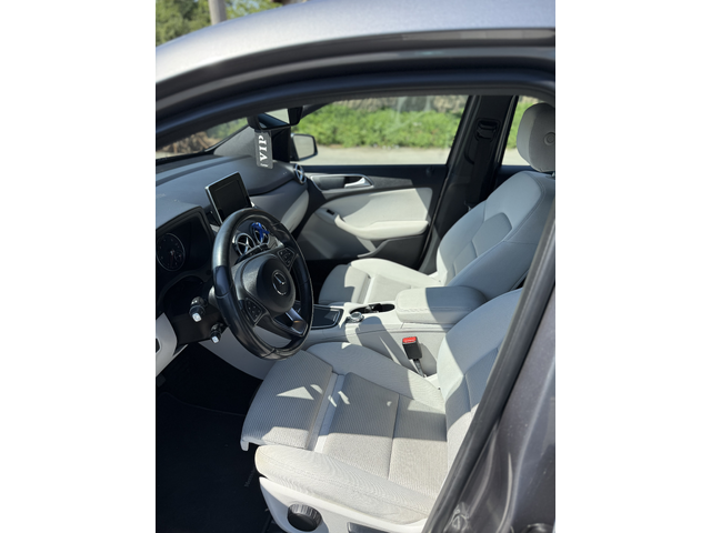 Mercedes-Benz W100 d - автомобили, коли, обяви за нови и употребявани 7