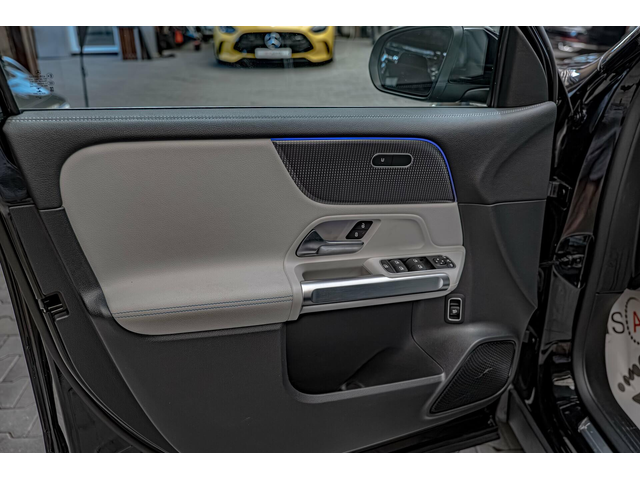 Mercedes EQB 300/4Matic/AMG/Edition/Ambient/MBUX/Камера 360 - автомобили, коли, обяви за нови и употребявани 7