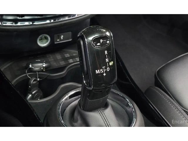 Mini Clubman High* ПОДГРЕВ* МЕМОРИ* CARPLAY* PANO* KAМЕРА - автомобили, коли, обяви за нови и употребявани 7