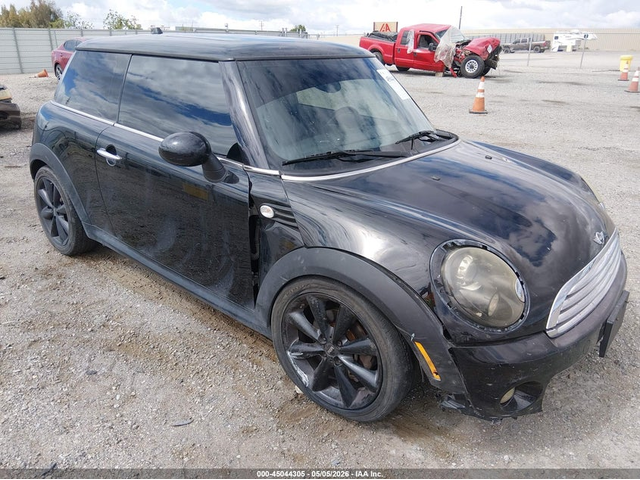 Mini Cooper 1.6L I-4 DOHC, VVT, 121HP Front Wheel Drive - автомобили, коли, обяви за нови и употребявани 0