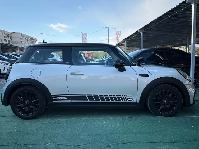 Mini Cooper 1.5 - автомобили, коли, обяви за нови и употребявани 3