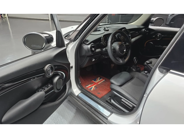 Mini Cooper HEAD-UP * LED * NAVI * КАМЕРА * KEYLESS * CARPLAY - автомобили, коли, обяви за нови и употребявани 1