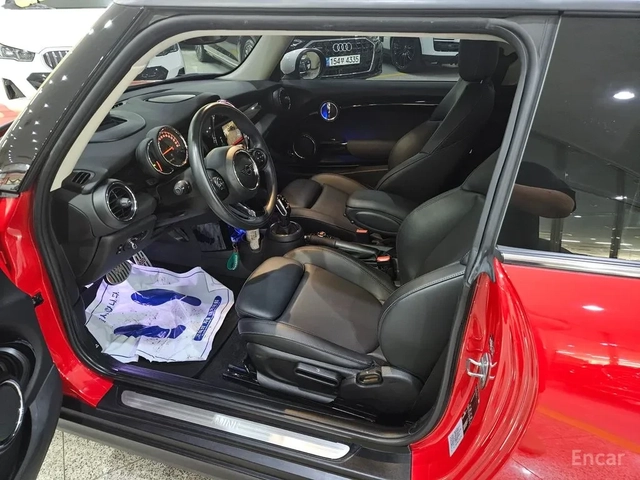 Mini Cooper High* ПОДГРЕВ* ПАНОРАМА* KAМЕРА* АСИСТЕНТИ СИГУРНО - автомобили, коли, обяви за нови и употребявани 4