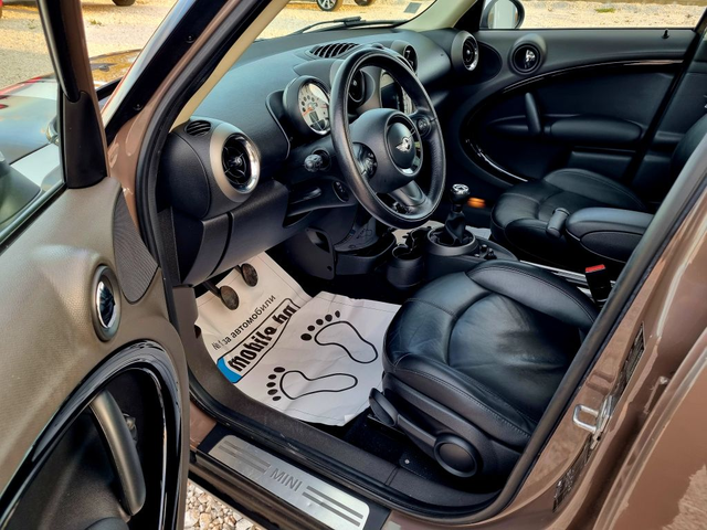 Mini Countryman 1.6D 4x4 Panorama, Navi, Koja - автомобили, коли, обяви за нови и употребявани 9