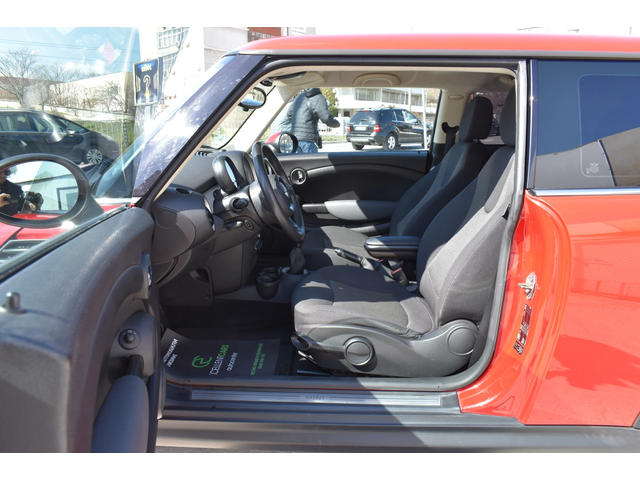 Mini One 1.6i* Сервизна история* ПОДГРЕВИ* 6скорости* - автомобили, коли, обяви за нови и употребявани 8