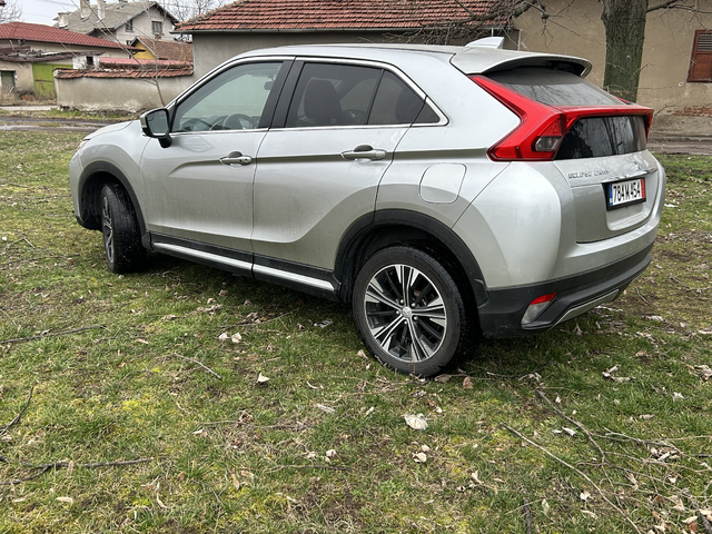 Mitsubishi Eclipse Cross 4x4 - автомобили, коли, обяви за нови и употребявани 3