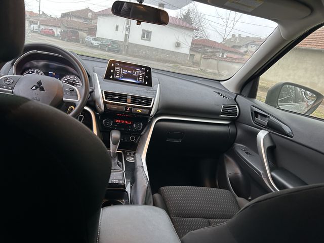 Mitsubishi Eclipse Cross 4x4 - автомобили, коли, обяви за нови и употребявани 9