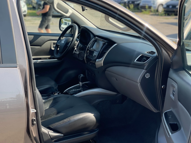 Mitsubishi L200 2.4Di-D Instyle 4x4 * 80 Jahre* - автомобили, коли, обяви за нови и употребявани 10