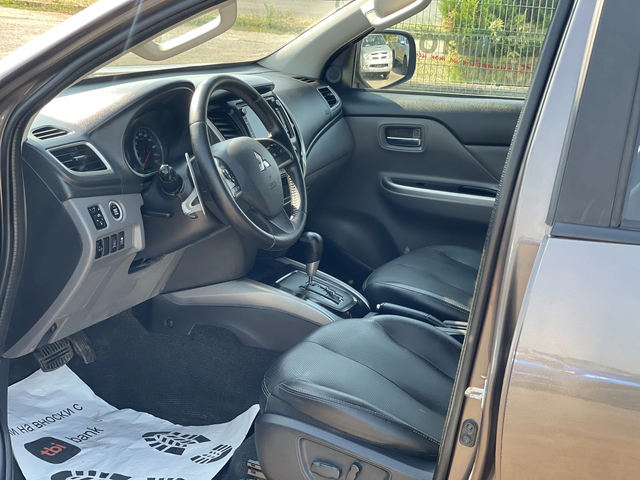 Mitsubishi L200 2.4Di-D Instyle 4x4 * 80 Jahre* - автомобили, коли, обяви за нови и употребявани 12