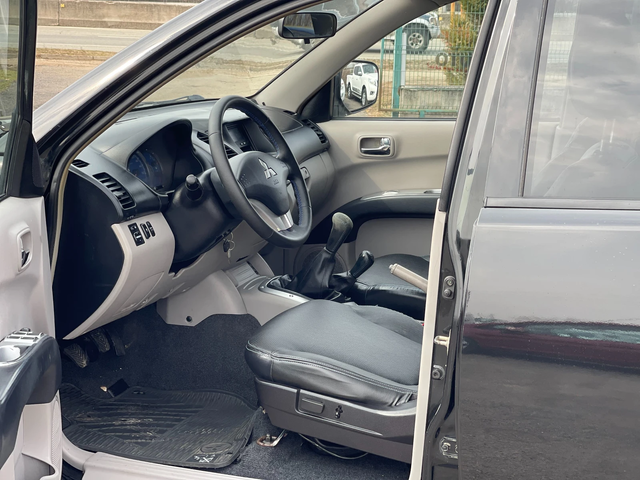Mitsubishi L200 2.5Di-D 4x4 Instyle - автомобили, коли, обяви за нови и употребявани 13