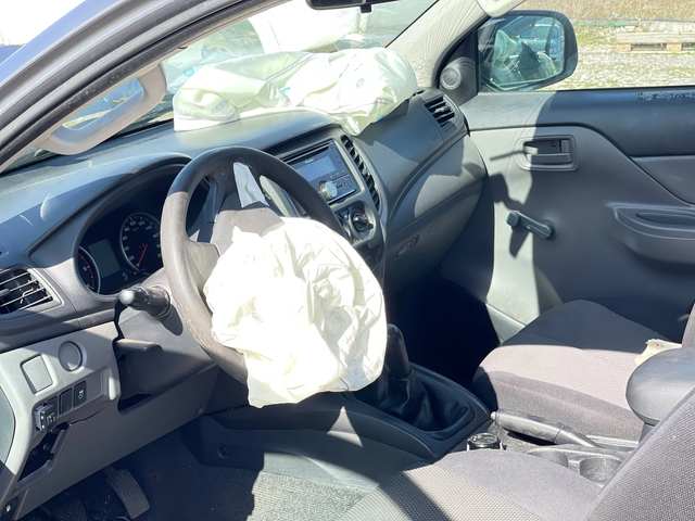 Mitsubishi L200 2.4Di-D 4x4 на части - автомобили, коли, обяви за нови и употребявани 5