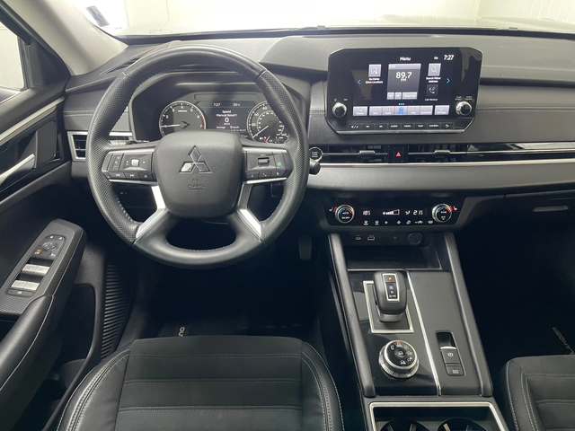 Mitsubishi Outlander * 10 000km* AWD - автомобили, коли, обяви за нови и употребявани 9