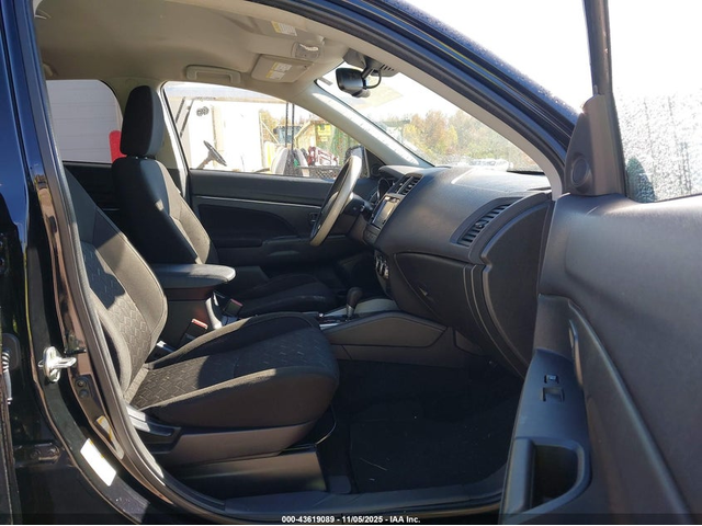 Mitsubishi Outlander 2.0L I-4 DOHC, VVT, 148HP Front Wheel Drive - автомобили, коли, обяви за нови и употребявани 4