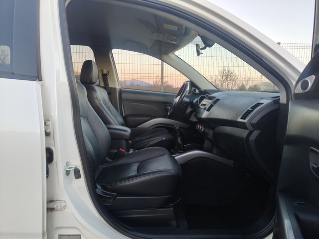 Mitsubishi Outlander 2.2 DID 156 7M - автомобили, коли, обяви за нови и употребявани 5