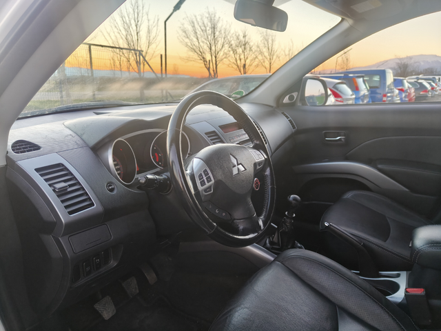 Mitsubishi Outlander 2.2 DID 156 7M - автомобили, коли, обяви за нови и употребявани 7