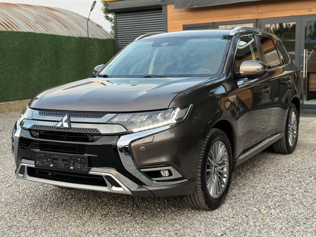 Mitsubishi Outlander 2.4PHEV 4WD Plug in Hybrid - автомобили, коли, обяви за нови и употребявани 0