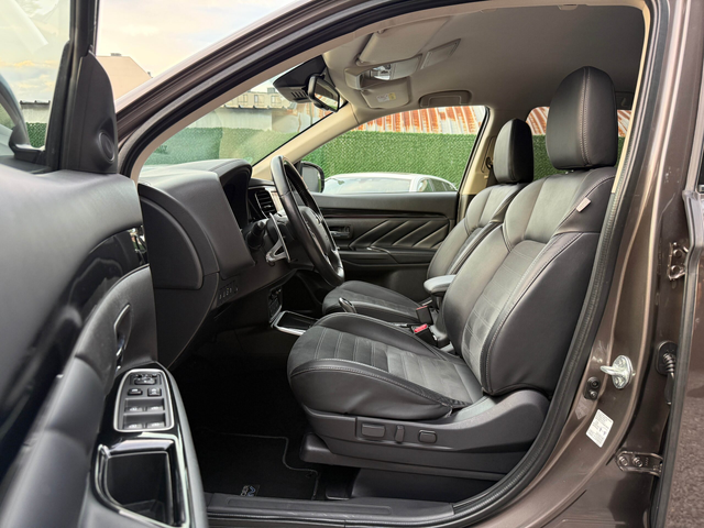 Mitsubishi Outlander 2.4PHEV 4WD Plug in Hybrid - автомобили, коли, обяви за нови и употребявани 11