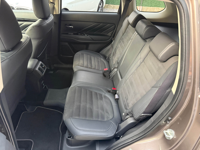 Mitsubishi Outlander 2.4PHEV 4WD Plug in Hybrid - автомобили, коли, обяви за нови и употребявани 17