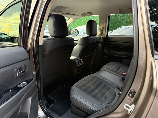 Mitsubishi Outlander 2.4PHEV 4WD Plug in Hybrid - автомобили, коли, обяви за нови и употребявани 18