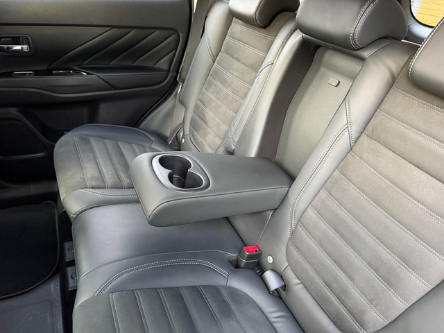 Mitsubishi Outlander 2.4PHEV 4WD Plug in Hybrid - автомобили, коли, обяви за нови и употребявани 19