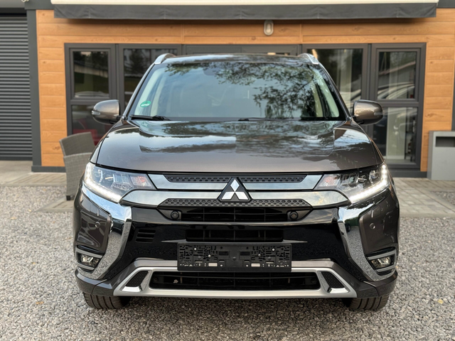 Mitsubishi Outlander 2.4PHEV 4WD Plug in Hybrid - автомобили, коли, обяви за нови и употребявани 1
