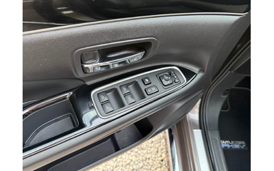 Mitsubishi Outlander 2.4PHEV 4WD Plug in Hybrid - автомобили, коли, обяви за нови и употребявани 21