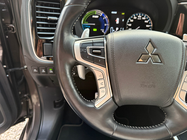 Mitsubishi Outlander 2.4PHEV 4WD Plug in Hybrid - автомобили, коли, обяви за нови и употребявани 23