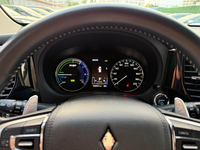 Mitsubishi Outlander 2.4PHEV 4WD Plug in Hybrid - автомобили, коли, обяви за нови и употребявани 26