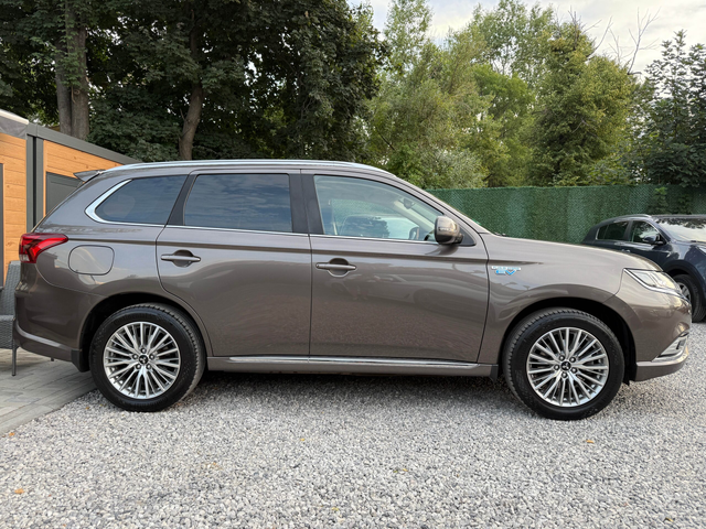 Mitsubishi Outlander 2.4PHEV 4WD Plug in Hybrid - автомобили, коли, обяви за нови и употребявани 3