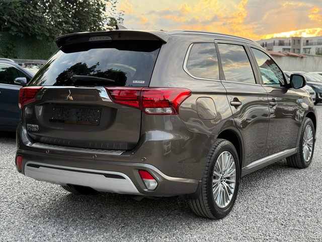 Mitsubishi Outlander 2.4PHEV 4WD Plug in Hybrid - автомобили, коли, обяви за нови и употребявани 7