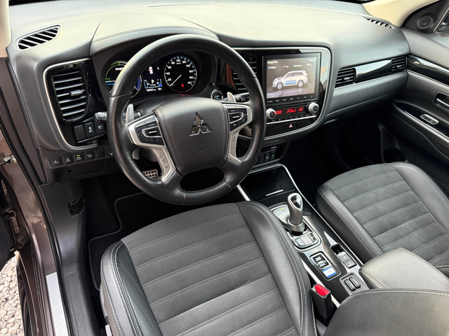 Mitsubishi Outlander 2.4PHEV 4WD Plug in Hybrid - автомобили, коли, обяви за нови и употребявани 9