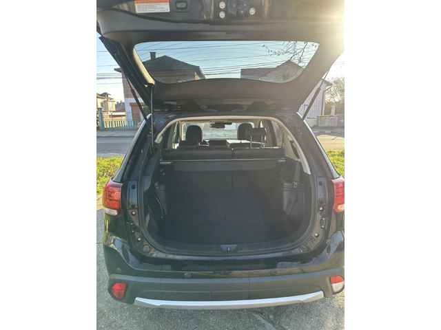 Mitsubishi Outlander - автомобили, коли, обяви за нови и употребявани 9