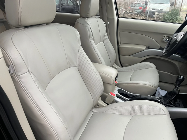 Mitsubishi Outlander 2.0TDI-4x4-6+ 1-ITALIA - автомобили, коли, обяви за нови и употребявани 5