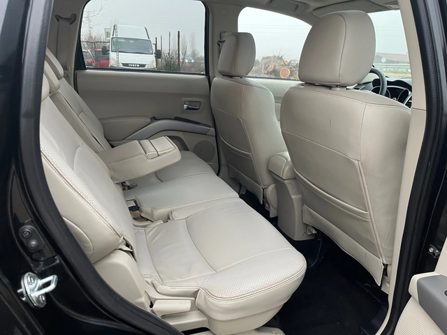 Mitsubishi Outlander 2.0TDI-4x4-6+ 1-ITALIA - автомобили, коли, обяви за нови и употребявани 6