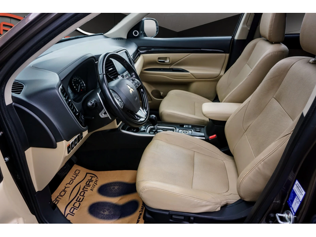 Mitsubishi Outlander 2.2D INSTYLE PLUS AWD - автомобили, коли, обяви за нови и употребявани 4