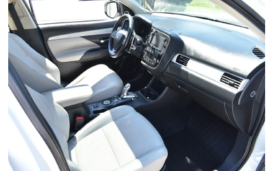 Mitsubishi Outlander 2.0i* PHEV* FULL* WHITE-PEARL* ROCKFORD - автомобили, коли, обяви за нови и употребявани 11