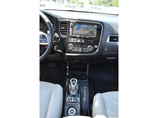 Mitsubishi Outlander 2.0i* PHEV* FULL* WHITE-PEARL* ROCKFORD - автомобили, коли, обяви за нови и употребявани 13