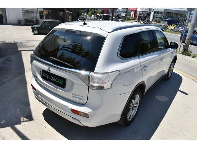 Mitsubishi Outlander 2.0i* PHEV* FULL* WHITE-PEARL* ROCKFORD - автомобили, коли, обяви за нови и употребявани 4